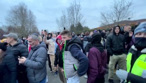 Spŕška vulgarizmov na policajtov: Protest v Miloslavove bol veľmi emotívny