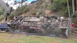 Tragédia v peruánskych Andách: Autobus sa zrútil do rokliny, zomrelo najmenej 18 ľudí