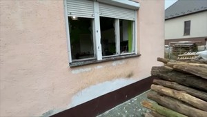 Zdrogovaný muž napadol mamu a babku. Pri zadržaní skolaboval, policajti sa ho snažili oživiť