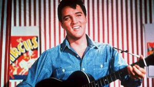 Bude sa dražiť prameň vlasov Elvisa Presleyho