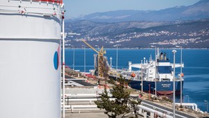 Fínsko zastavilo ropný tanker pre podozrenie z poškodenia podmorských káblov