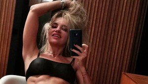 Nikdy neodídem, zmier sa s tým. Dara zverejnila skladbu, ktorú Rytmus nerozdýcha