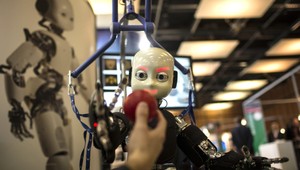 Hawking, Musk i Wozniak: Inteligentné zbrane nás môžu vyhubiť