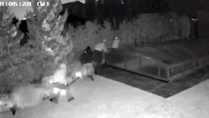 VIDEO: Nedolapiteľný zlodejský gang vykráda domy v okolí Prahy. Polícia eviduje už viac ako 100 prípadov