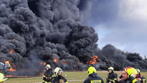 Požiar nákladného vlaku: Do ovzdušia uniká nebezpečná toxická látka