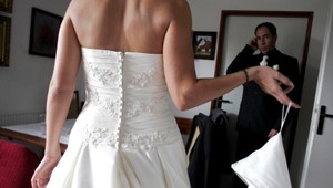 Svadobní zlodeji. Vykrádajú domy počas zábavy