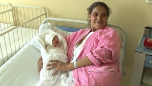 Policajt asistoval pri pôrode v rómskej osade