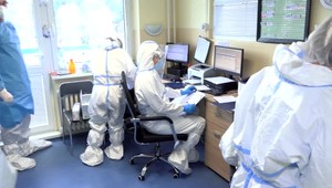 Vláda predĺžila núdzový stav a schválila návrh o mobilizácii ambulantných lekárov do nemocníc