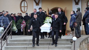 V Gregorovciach pochovali snúbenicu Jána Kuciaka, Martinu Kušnírovú