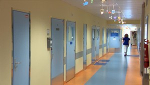 Pacientom sa v nemocniciach bude ležať pohodlnejšie. Nemocnice dostanú nové lôžka