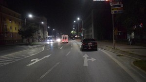 Zrážku s autom neprežila 27-ročná žena. Podľa svedkov šiel vodič vysokou rýchlosťou