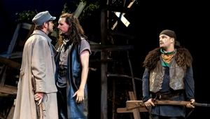 Zbrane, ktoré využívajú divadlá na inscenácie, skúma polícia. Na zbrane treba mať povolenie