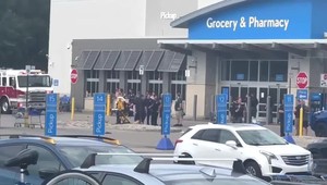 Útok nožom v obchodnom dome si vyžiadal jedenásť zranených ľudí