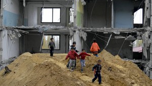 Na Luniku IX. budú musieť zdemolovať celú ulicu