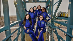 Katy Perry a snúbenica Jeffa Bezosa vzlietli s ďalšími ženami do vesmíru