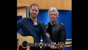 Princ neprestáva PREKVAPOVAŤ. Naspieval pesničku s Bon Jovim!