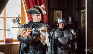 Je fešák a zvláda kaskadérske scény! Režisér novej rozprávky obsadil Jána Koleníka bez zaváhania