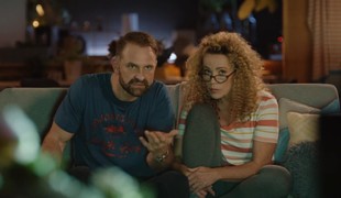 Situácia, ktorá vás zaručene pobaví: Ako to dopadne, keď spolu muž a žena pozerajú futbal?