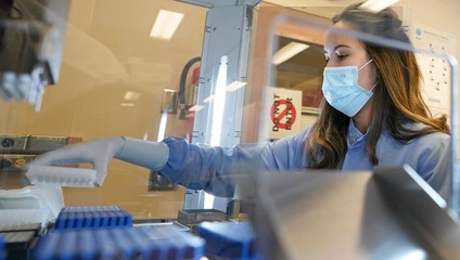 Ministerstvo v USA pripúšťa, že pandémia nastala v dôsledku úniku vírusu z laboratória