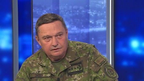 Analýzy 24: Armáda urobí všetko preto, aby sa zo Slovenska nestalo bojisko, tvrdí generál Zmeko