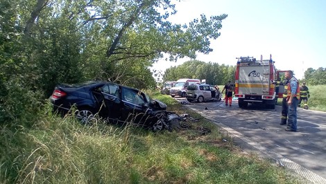Tragický koniec policajnej naháňačky: Po čelnej zrážke dvoch áut zahynul manželský pár