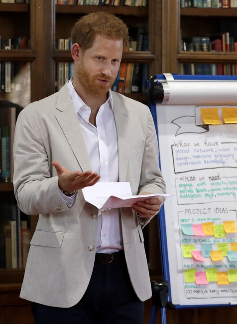 Harry na stretnutí s Jane Goodall