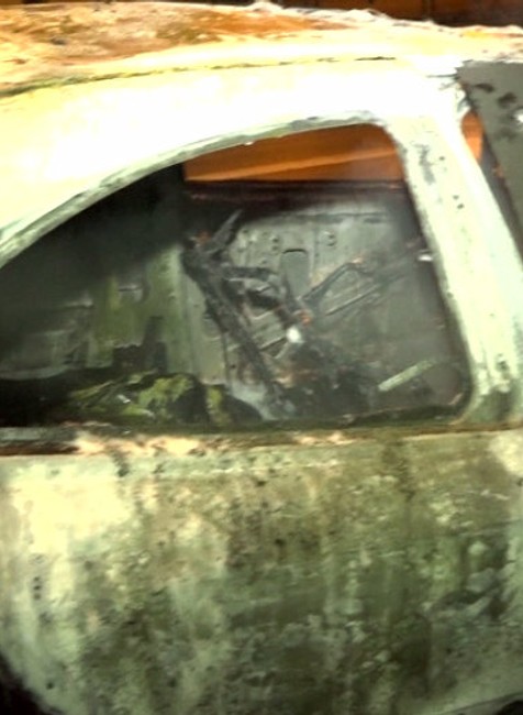 Požiar v centre mesta. Auto pohltili plamene