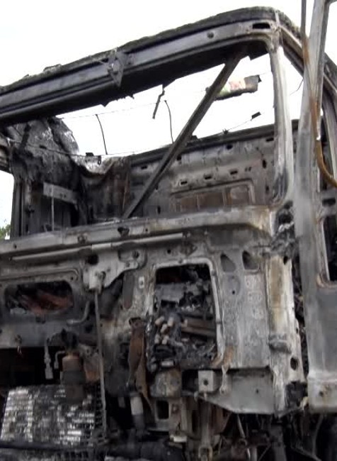 Počas žatvy zhoreli dve autá. Podľa experta sú na vine vodiči