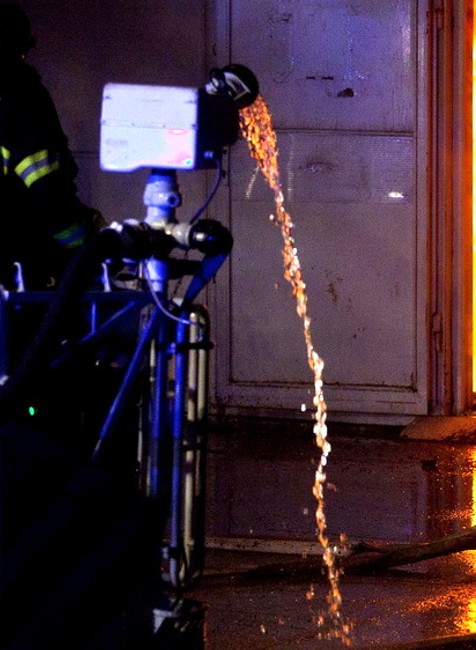 Požiar oheň plamene sklady Bratislava hasiči