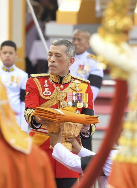 Pohrebná ceremónia thajského panovníka Pchúmipchóna.jpg