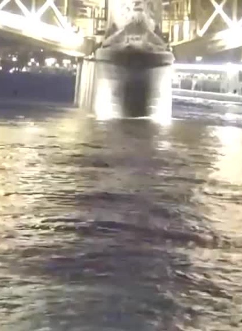 [multi] Z Dunaja vytiahli vrak turistickej lode, našli aj štyri telá obetí 3814