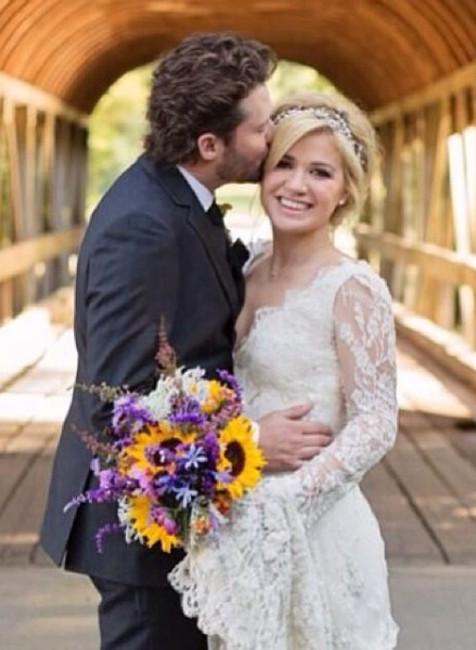 Kelly Clarkson krátko pred otehotnením na svojej svadbe v októbri 2013