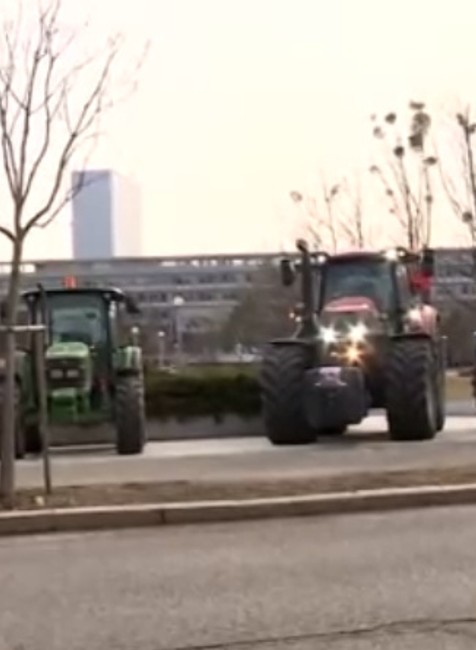 Farmári zasadli s premiérom Pellegrinim. A to rovno na rokovaní vlády