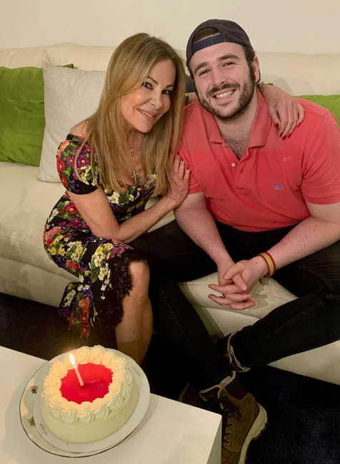 Ana Obregón so synom