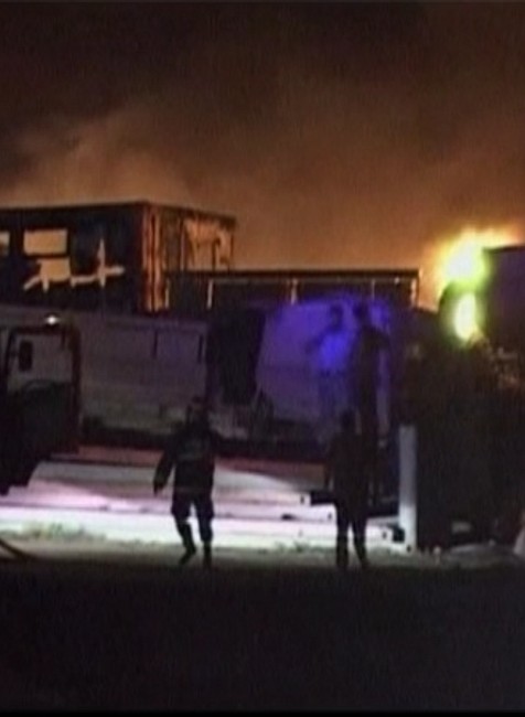 tma, horiaci konvoj NATO, pakistan1, auta, hasici