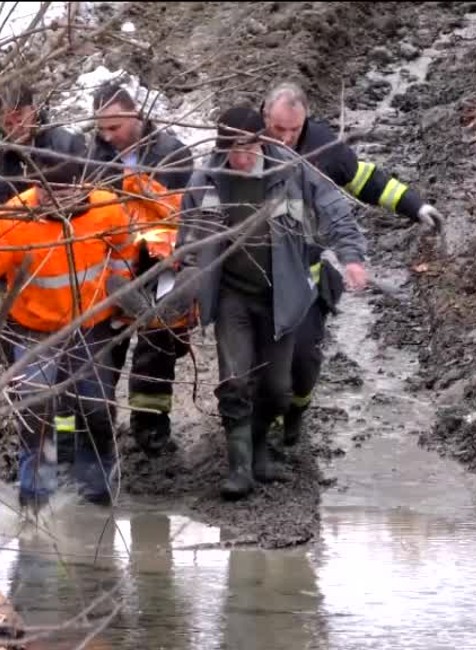S ťažkými zraneniami uviazol muž v lese. Na mieste zasahoval vrtuľník