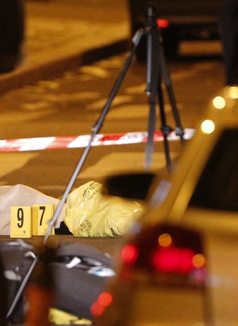 Paríž, útočník, nôž