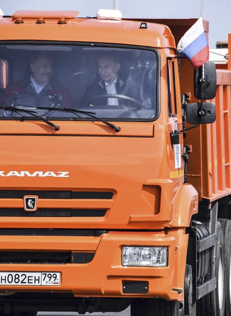 Putin v špeciálnom ruskom kamióne 