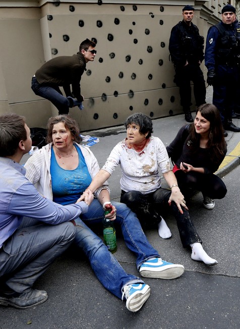 Praha výbuch zranení