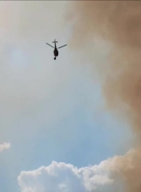 V Rakúsku bojujú hasiči s rozsiahlym požiarom. Hasia zo vzduchu, terén je nebezpečný2851