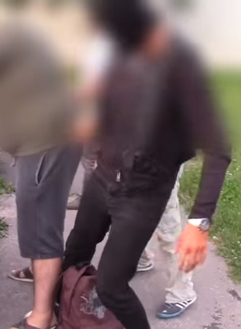 Zamestnanec väzenia pašoval pre odsúdeného balíky. Za službu mal dostávať klobásy