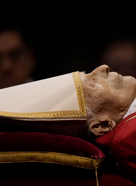 APTOPIX_Vatican_Obit_Benedict_XVI000574926168