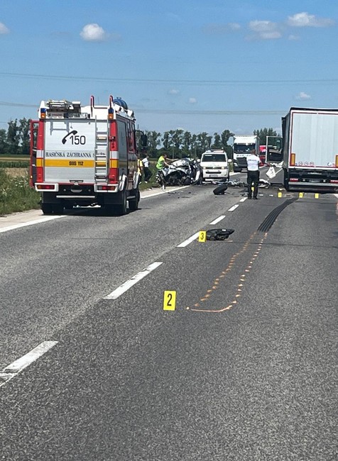 Nehoda auta s kamiónom