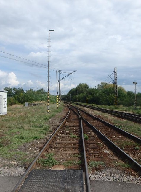 Pokazené trakčné vedenie pri Šali 