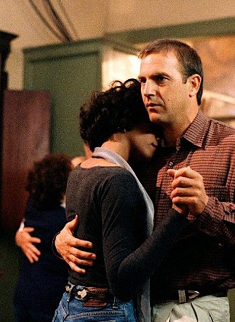 Kevin Costner vo filme Osobný strážca