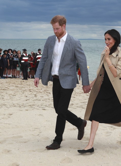 Harry a Meghan na pláži
