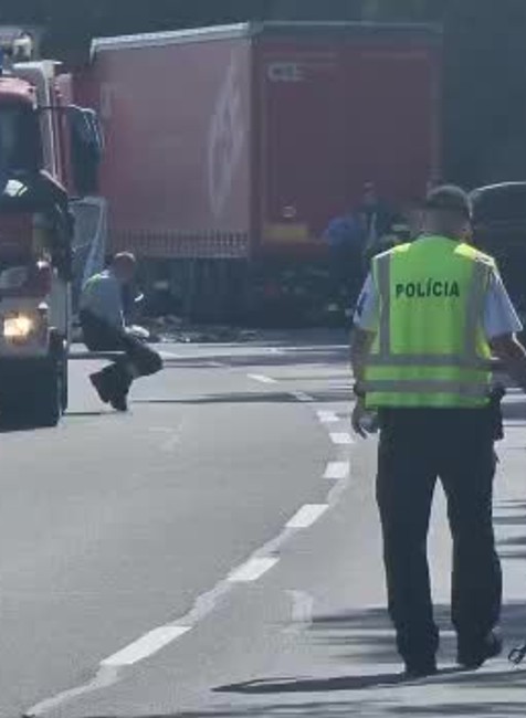 [multi] Nehoda kamiónu s dodávkou 654