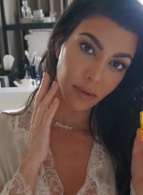 Kourtney Kardashian1620