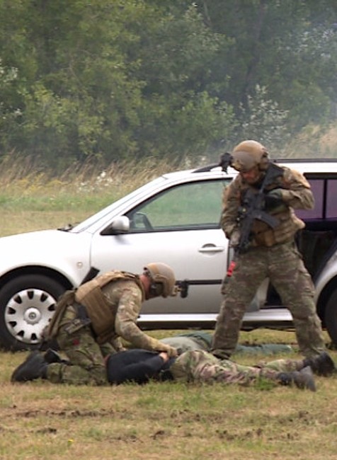 Sily pre špeciálne operácie museli pri zásahu zachraňovať politického poradcu