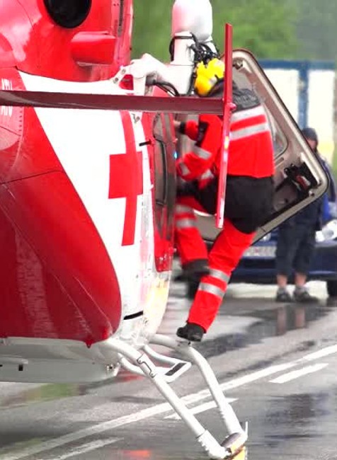 Nehoda auta s autobusom16954